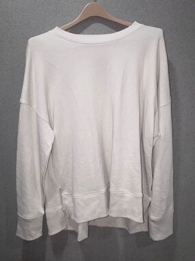 Time and Tru Cream Crewneck Sweater